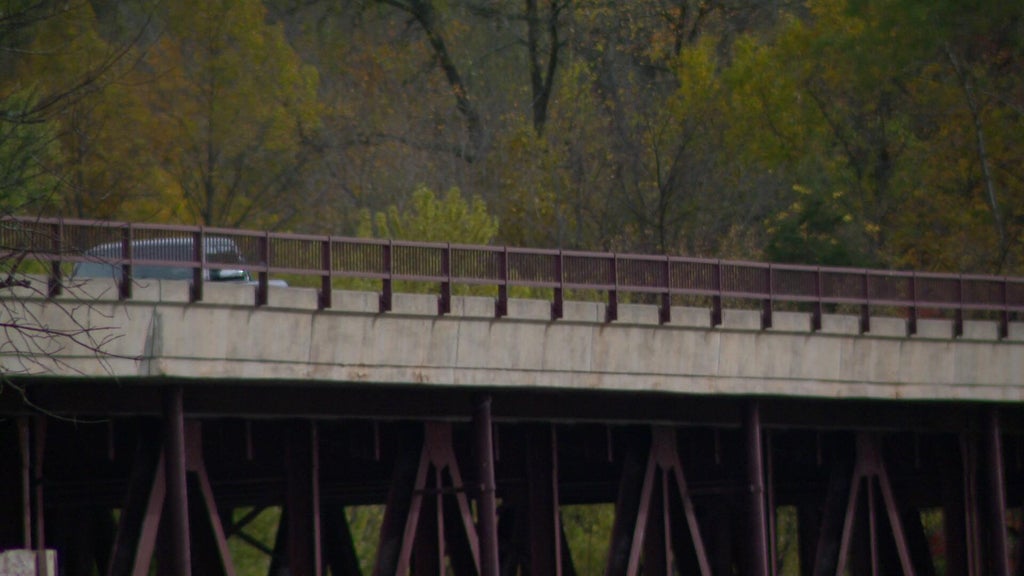 Businesses near Osceola brace as Highway 243 bridge set to close — WCCO / CBS Minnesota, Burnsville Business news