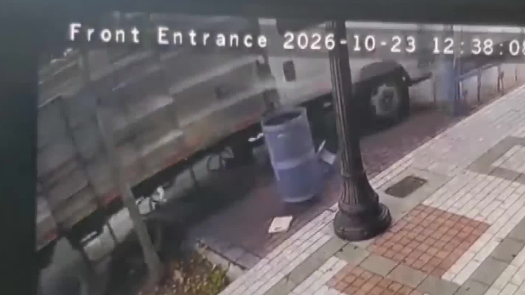 Landscaping truck crashes into bus bench, 3 North Miami businesses, sending 2 passengers to the hospital — CBS Miami, Burnsville Real Estate news