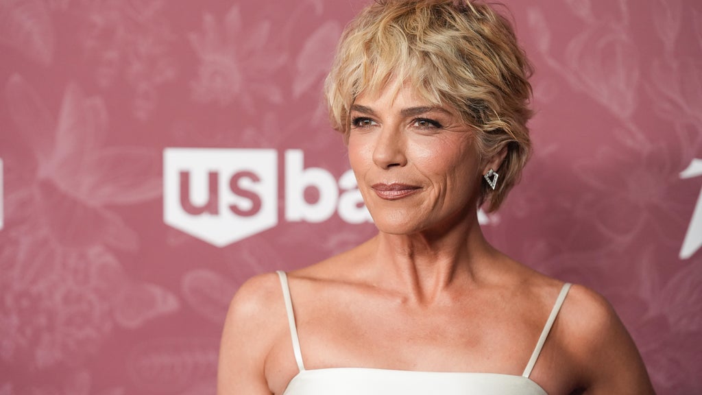 Actress Selma Blair arraigned following arrest for incident related to flight from LAX to JFK — WCCO / CBS Minnesota, Burnsville Health news
