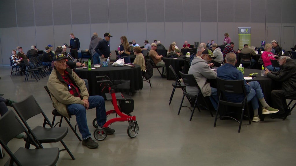 Minnesota veterans receiving claims assistance, health exams at clinic — WCCO / CBS Minnesota, Burnsville Arts news