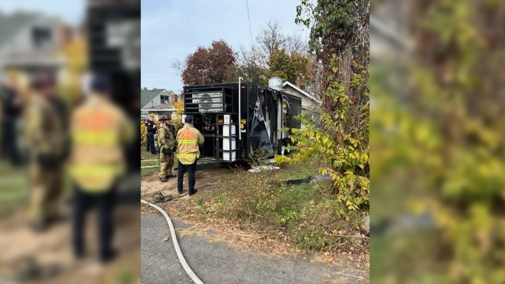 3 adults hospitalized after fire at food truck on St. Paul's east side — WCCO / CBS Minnesota, Burnsville Dining news
