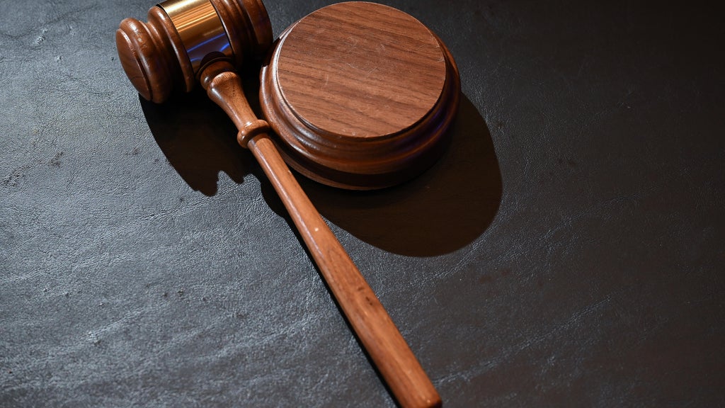 Man tried to pull woman out of her St. Paul apartment window, charges say — WCCO / CBS Minnesota, Burnsville Health news