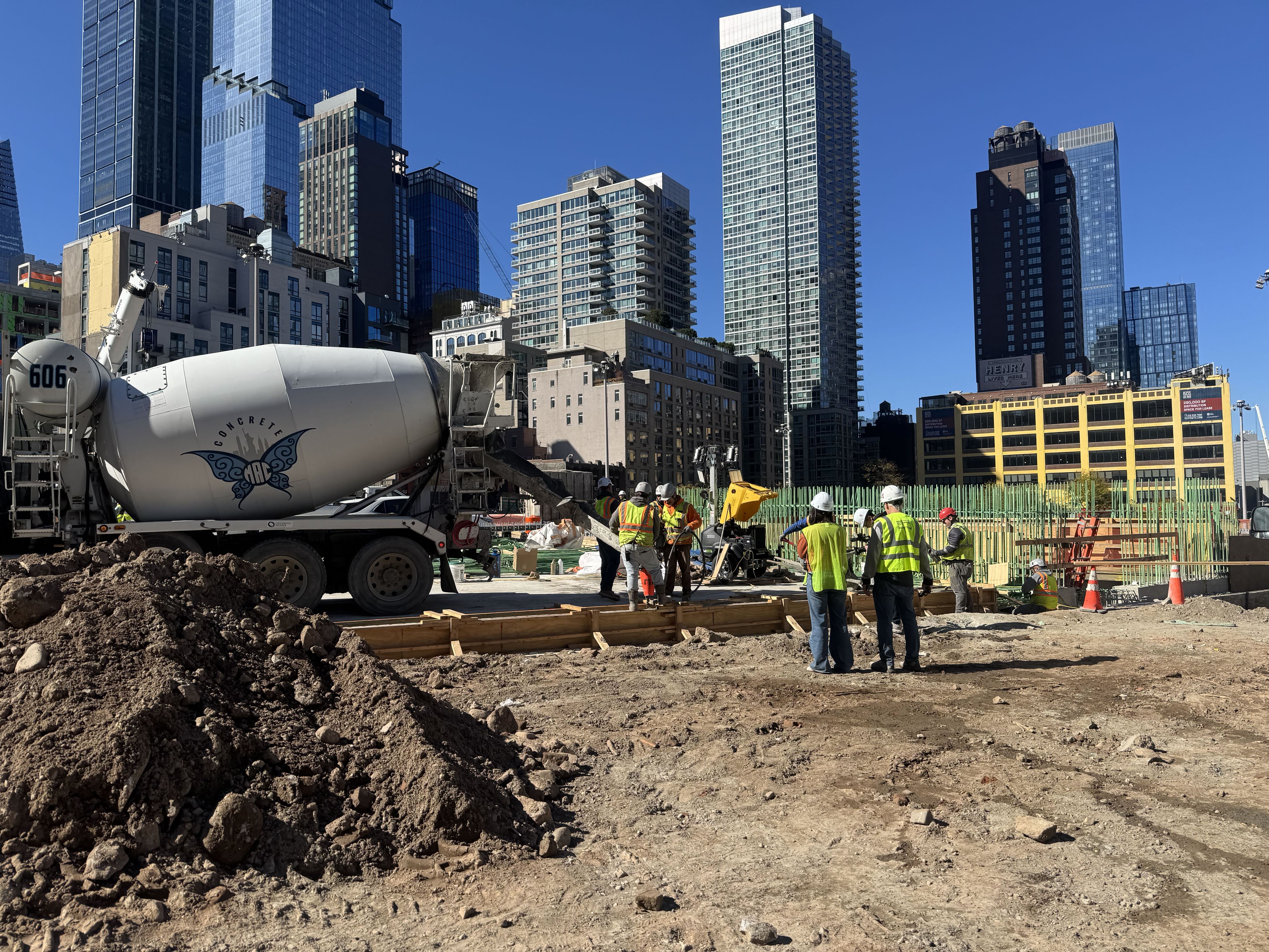 Inside the Midtown Bus Terminal rebuild: Decks over Lincoln Tunnel approach, a new park — Gothamist