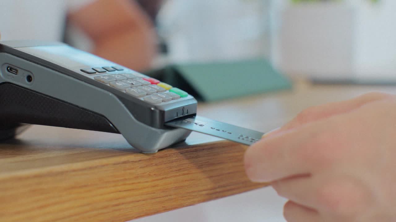 Avoiding fees when holiday shopping — Burnsville Business news