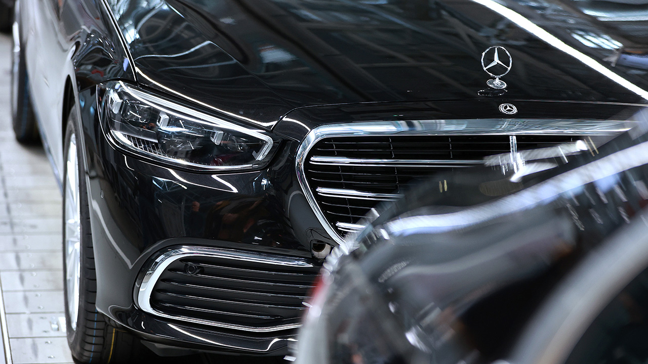 Mercedes recalls over 30,000 of its most expensive models — FOX 9