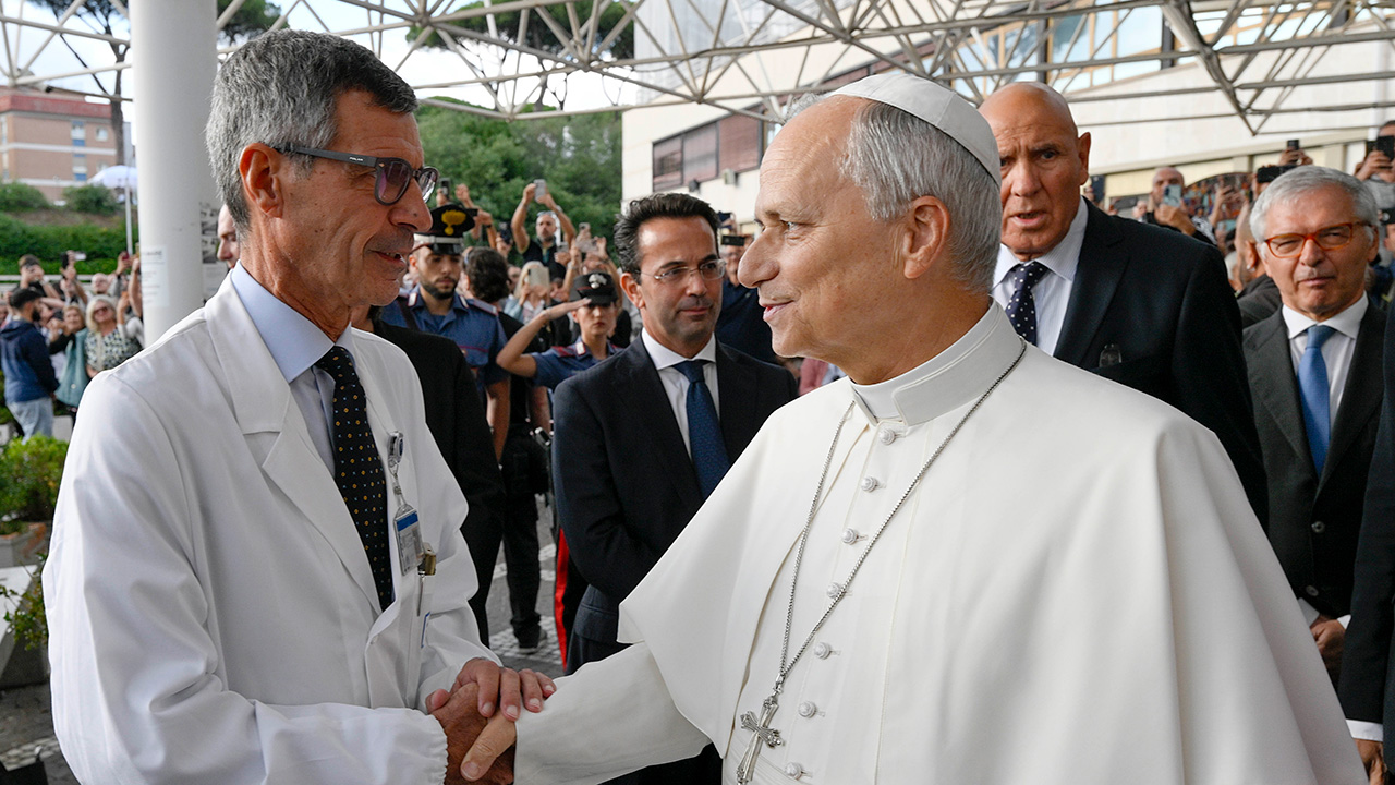 Pope Leo returns to Vatican, four days after lung cancer surgery — FOX 9, Burnsville Health news